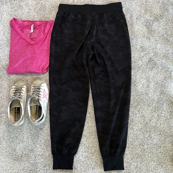 CRZ YOGA Camo Print Jogger Pants - Picture 6 of 8